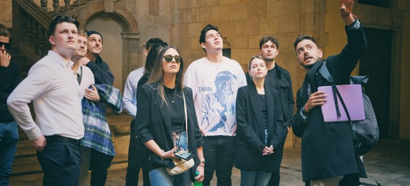 Walking Tour Ramblas, Old Town, Gothic & Gaudi Architecture (Group or Pvt)
