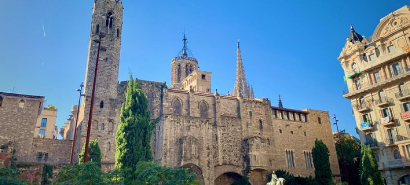 Private Tour Barcelona: Local Culture, Markets, Old Town & Gaudi Buildings