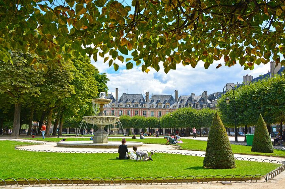 A Parisian Picnic: A Self-Guided Audio tour in the Marais