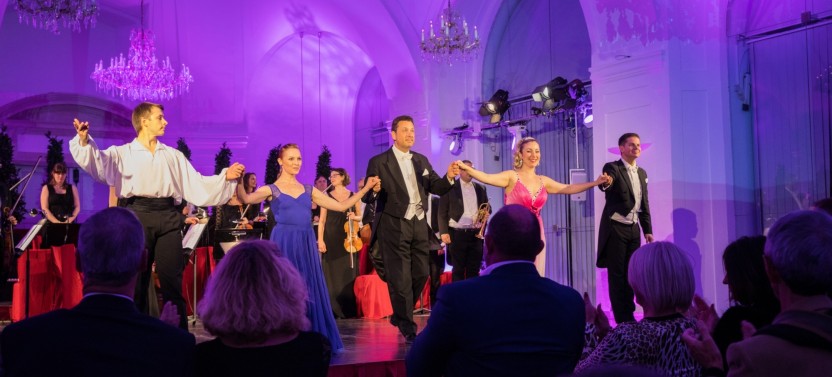 An Evening in Schoenbrunn Palace - Palace Tour, Dinner & Concert