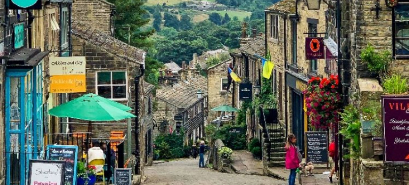 The Tales From The Dales & Brontë Country Small Group Tour From Manchester