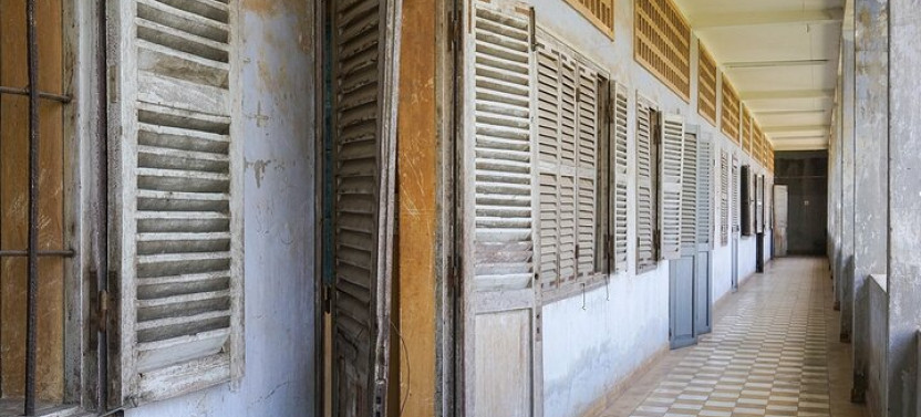 Tuol Sleng Museum and Russian Market Half-day Tour