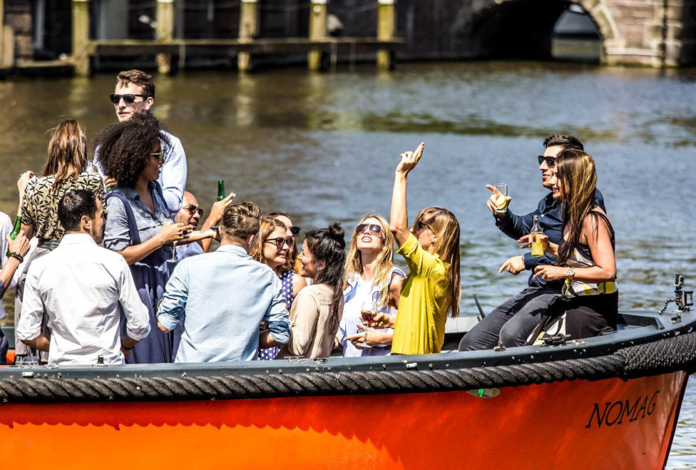 Private Amsterdam Canal Cruise w. Drinks & Snacks