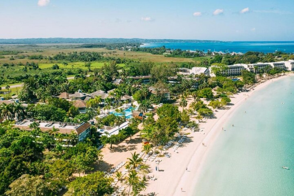 Montego Bay Airport and Couples Negril Private Shuttle