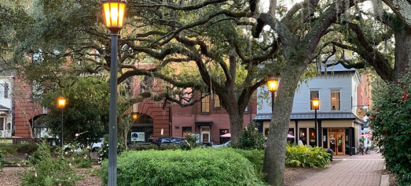 Self-Guided Old Squares Of Savannah Solo Walking Tour