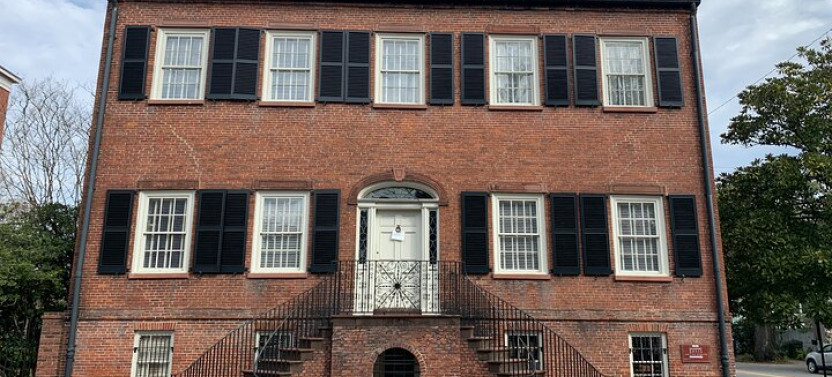 Self-Guided Old Squares Of Savannah Solo Walking Tour