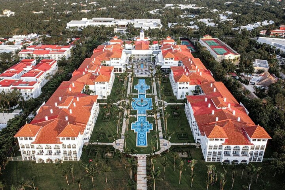 Cancun Airport and Riu Palace Mexico Private Shuttle