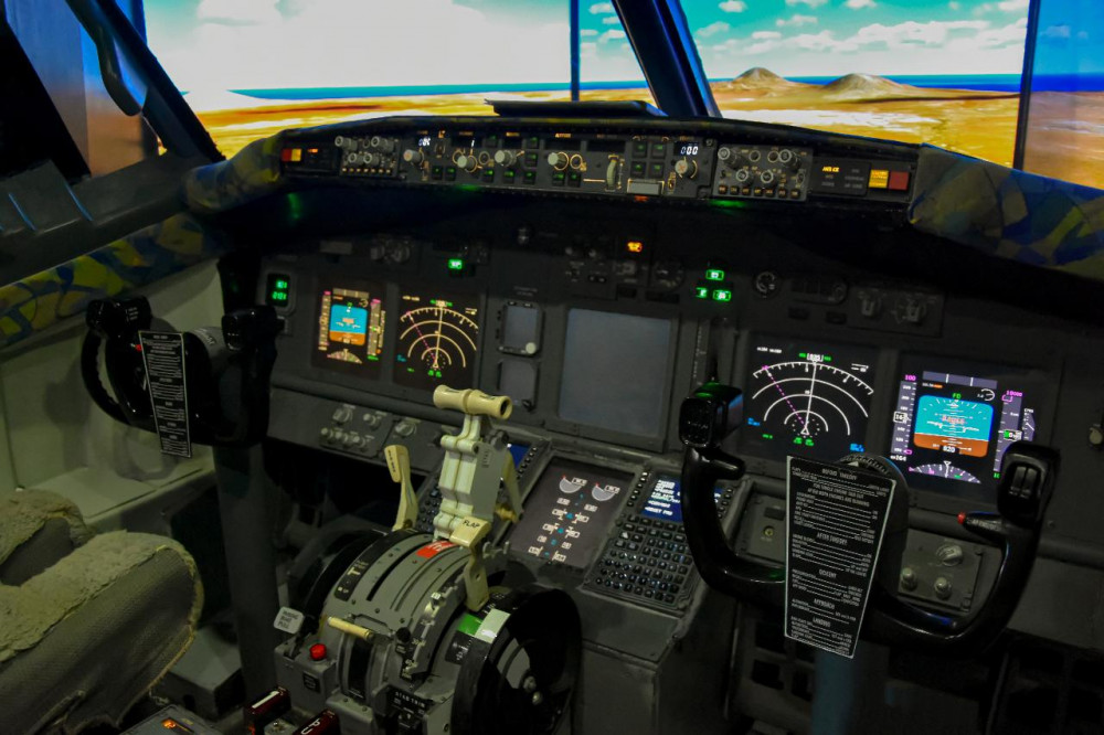 Airport-to-Airport: 60 Minutes Flight Simulation Experience