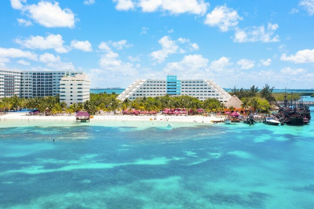 Cancun Airport and Grand Oasis Palm Cancun Private Shuttle