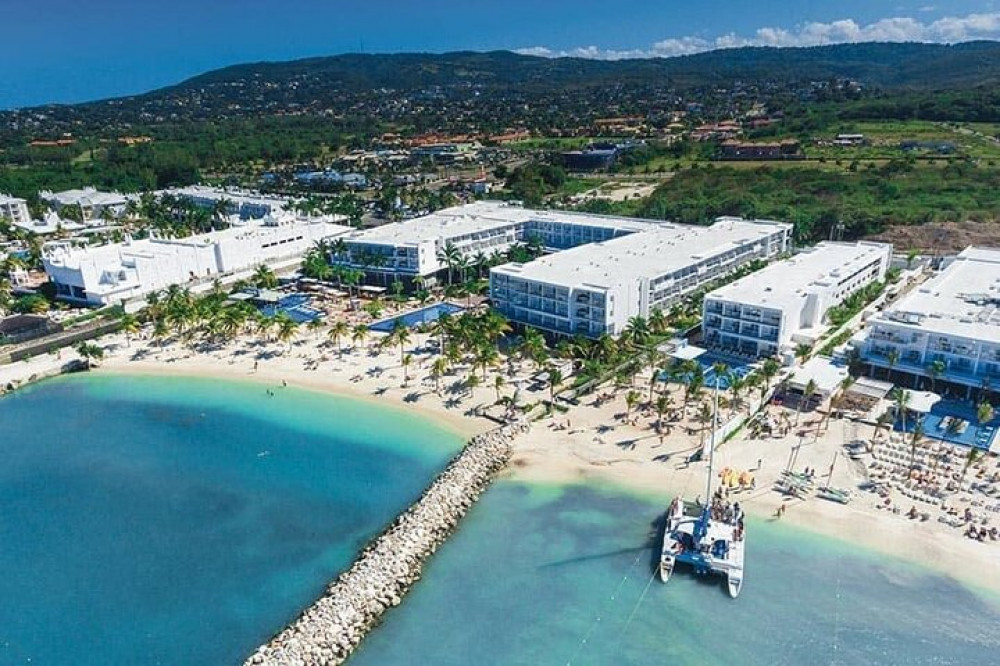 Montego Bay Airport and Riu Palace Jamaica Private Shuttle