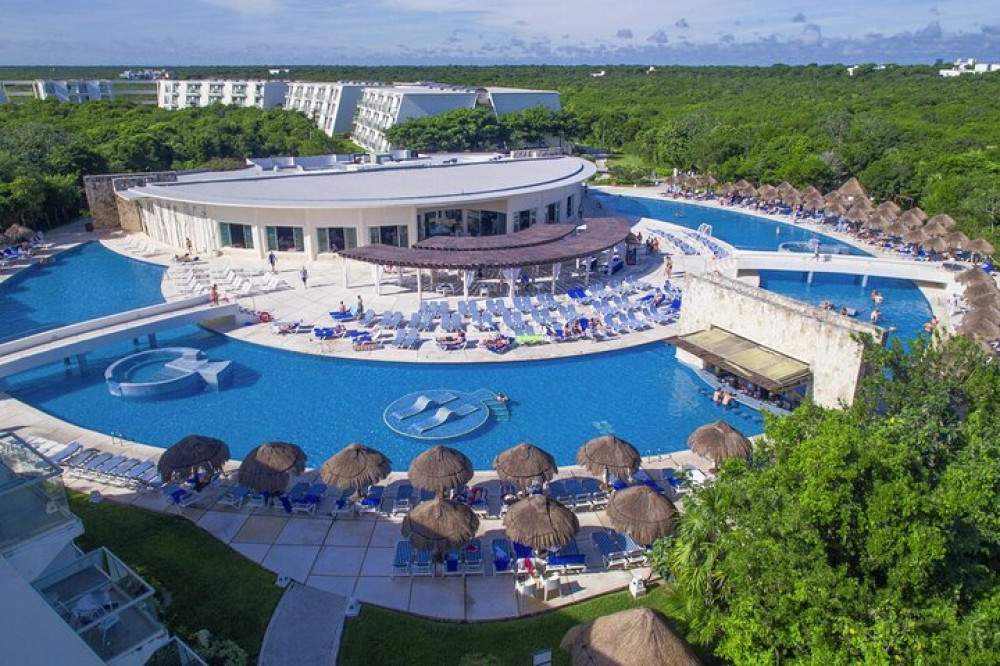 Cancun Airport and Grand Sirenis Riviera Maya Private Shuttle