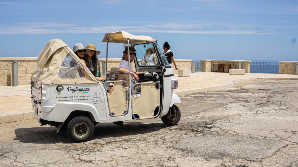 Ape Calessino Tour in Polignano a Mare