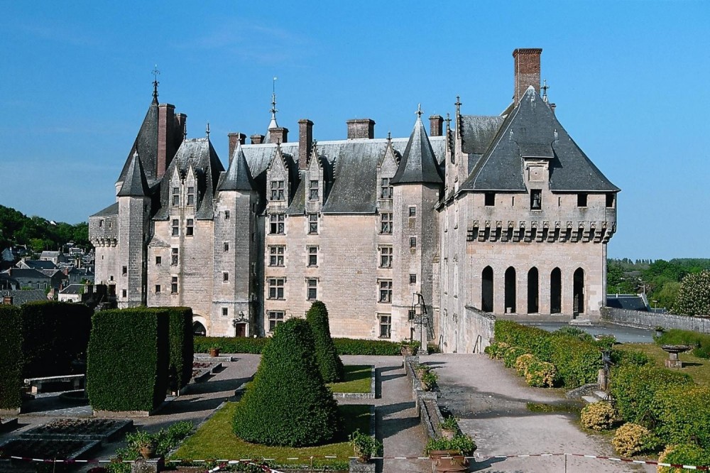 2 Day Tour Guided Mont St-Michel Loire Valley Chateaux from Paris