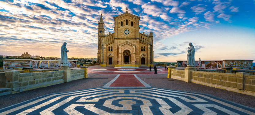 Private Chauffeured E-jeep Tour Of Gozo (6 Hours)