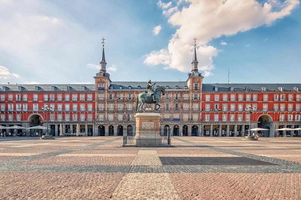 Madrid: Barrio de las Letras Historic Walking Tour