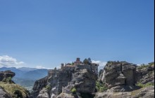 Meteora & Delphi - 3 Days/2 Nights Tour from Athens