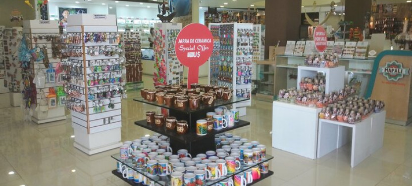 Guided Shopping Tour: Bella Mare Store (Cigars, Chocolate, Rum + Souvenirs)