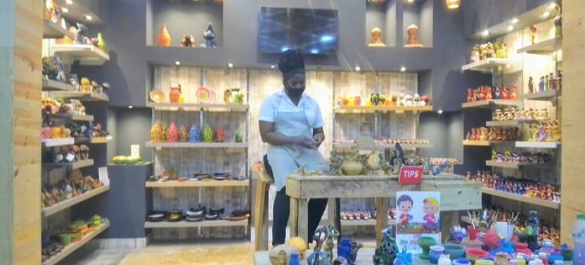 Guided Shopping Tour: Bella Mare Store (Cigars, Chocolate, Rum + Souvenirs)