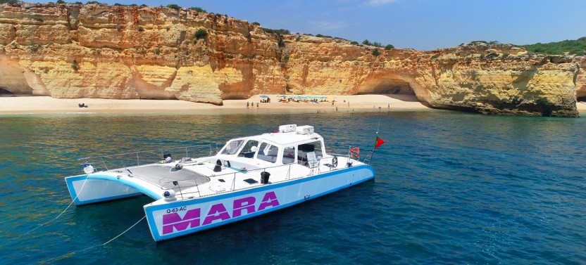 Catamaran Mara Caves, Swim & Food