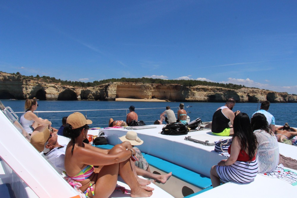 Catamaran Mara - Caves and Coastline