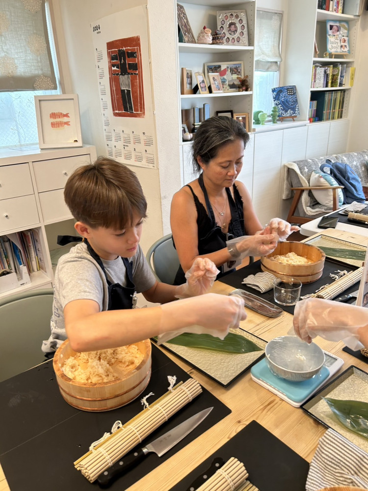 Traditional Edomae Sushi-Making Class In Tokyo with Akemi