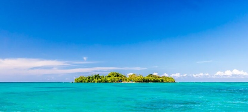 Booby Cay Island Boat Tour With Open Bar & Fresh Seafood Lunch