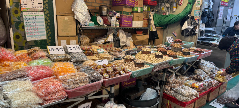 Seoul Street Food Tour at Mangwon Market with a Chef, Na Young