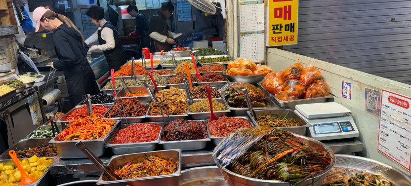 Seoul Street Food Tour at Mangwon Market with a Chef, Na Young