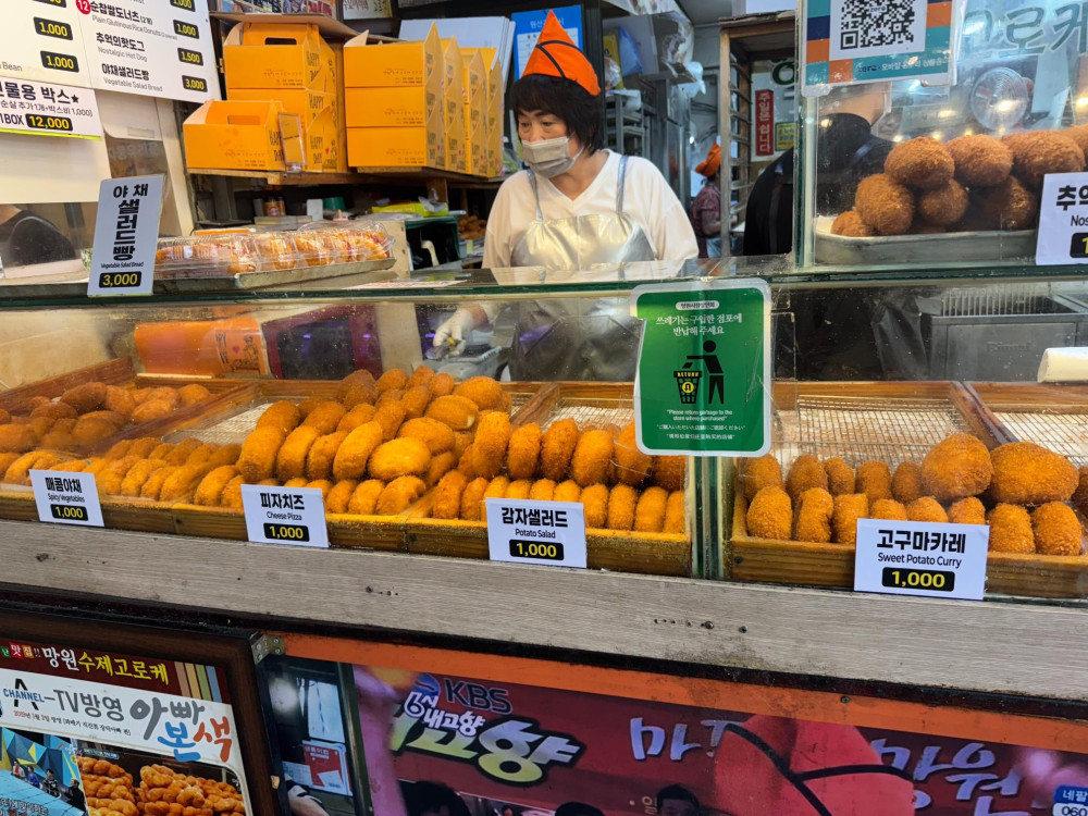 Seoul Street Food Tour at Mangwon Market with a Chef, Na Young