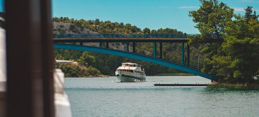 Group Tour: Krka Waterfalls, Food & Wine Tasting Tour