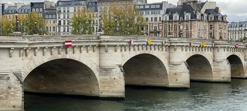 Paris Semi Private Walking Tour of Notre Dame & Île de la Cite