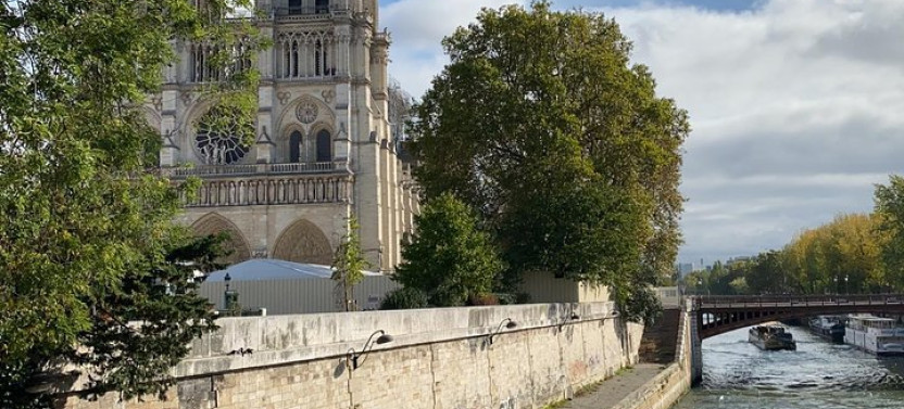 Paris Semi Private Walking Tour of Notre Dame & Île de la Cite