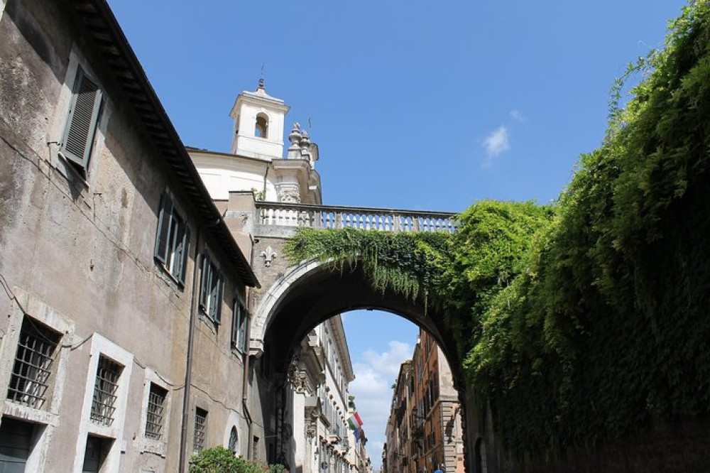 Rome Sightseeing at Sunrise: Semi-Private Walking Tour with Pantheon Entran