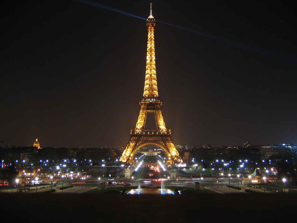 11 Best Hotels With A View Of The Eiffel Tower In Paris - Montage Travel