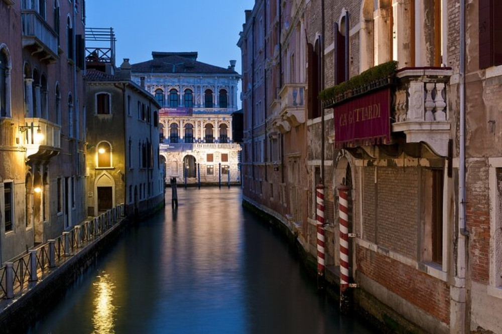 Venice After Dark Private Tour And Gondola Ride