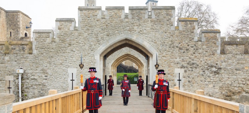 Crown Jewels of London with River Cruise