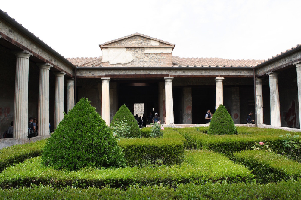 Private Pompeii Guided Tour - City Of The Dead