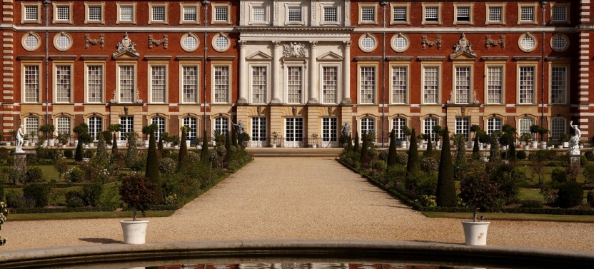 Private Hampton Court and Windsor Castle Driving Tour From London