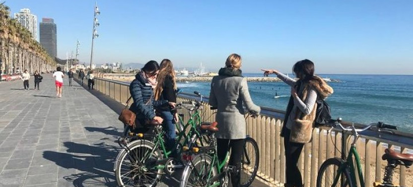 Barcelona Evening Private Bike Tour With Cava, photo 2 of 5
