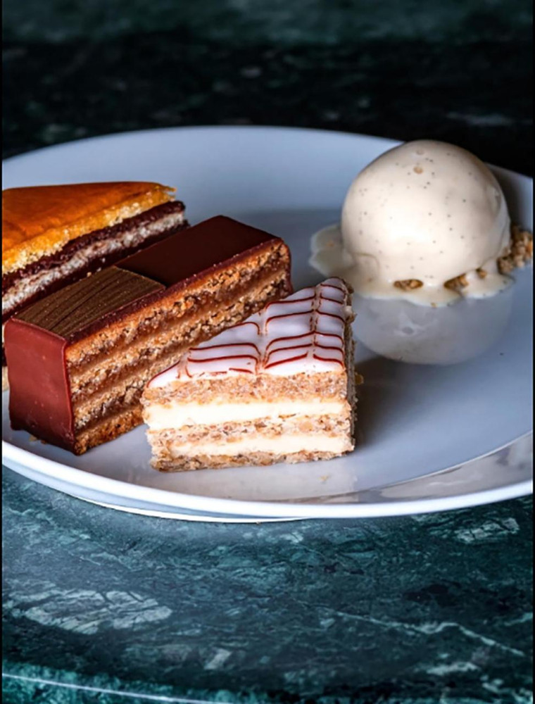 Professional Photoshoot & Traditional Hungarian Cake Tasting