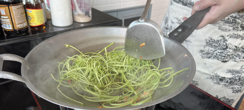 Authentic Thai Cooking Class in Bangkok with Apple & Family