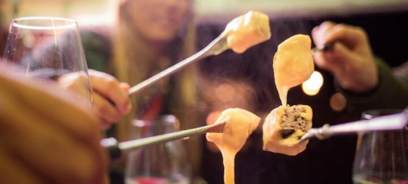 Fondue and Wine Private Tuk Tuk Tour in Geneva