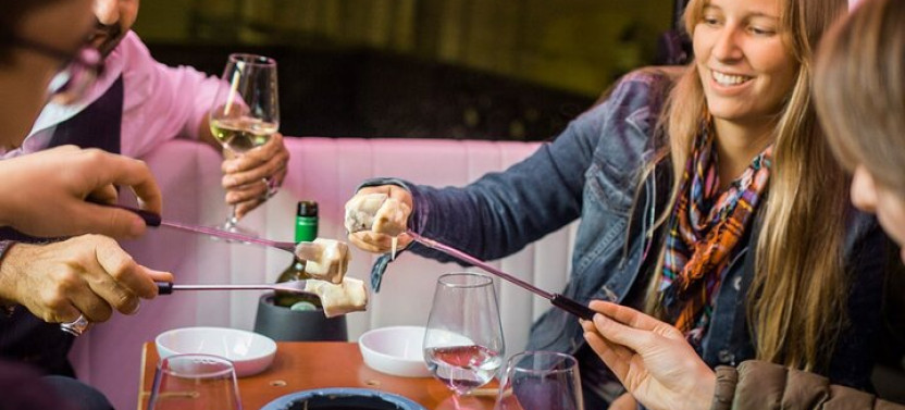 Fondue and Wine Private Tuk Tuk Tour in Geneva