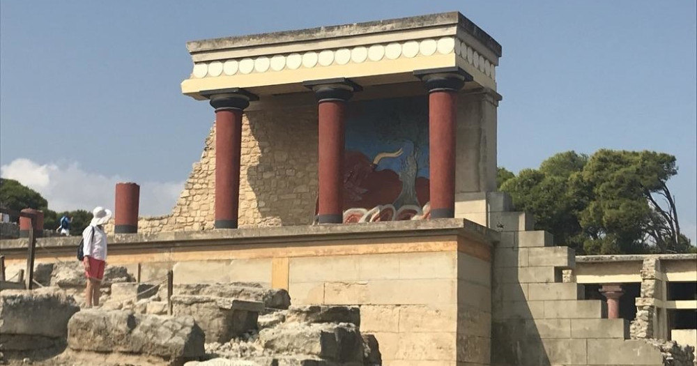 Knossos Delights: Knossos Palace & Heraklion Food Tour with Transportation