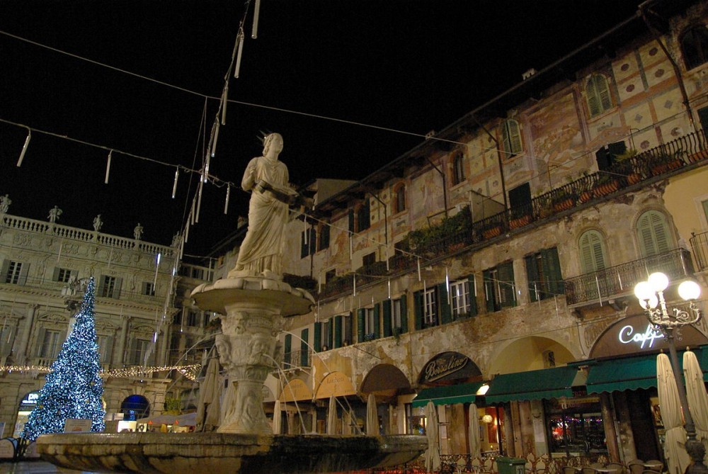 Piazza delle Erbe, Verona