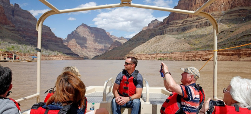 Over the Edge Grand Canyon Helicopter, Boat & Legacy Entrance Tour