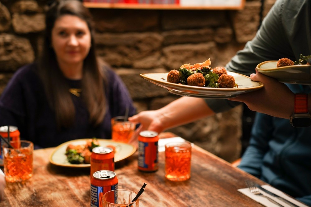 Eating Edinburgh: Old Town Food & Drinks Tour - Private