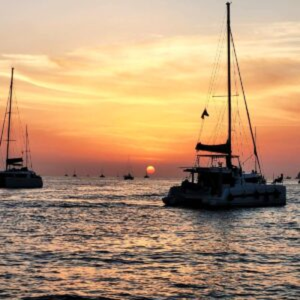Santorini Escape: 2-Day Combo Adventure with Catamaran Cruise & Island Tour
