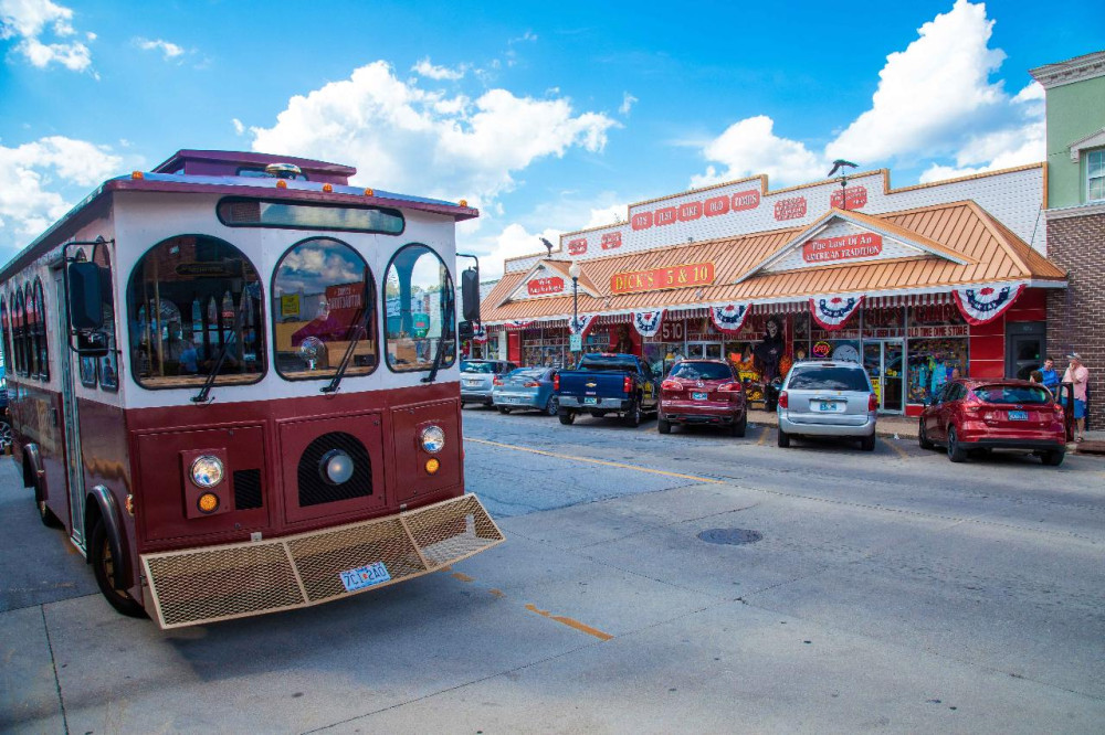 Downtown to Mountaintop Tour of the Historic Ozarks