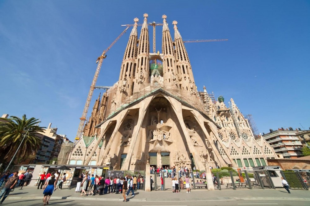 Gaudí: Sagrada Família + Park Güell + Casa Batlló + La Pedrera ...